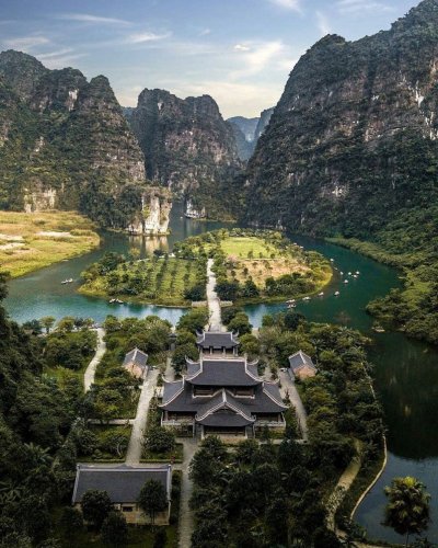 Explore the best Places to Visit in North Vietnam and experience the unique natural beauty, cultural heritage, and unique culinary delights of this region.